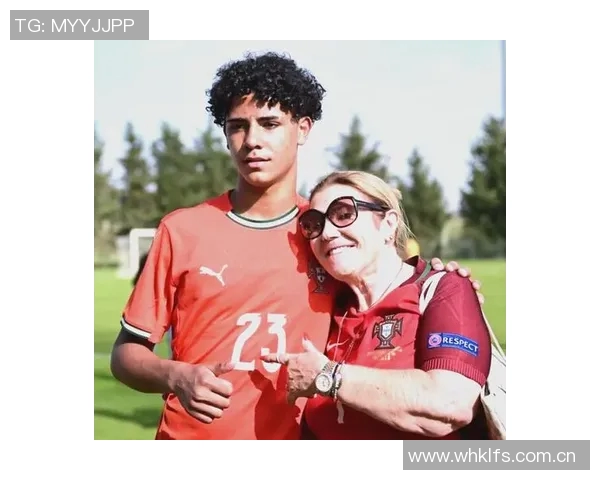 球星家庭生活全揭秘 伴侣孩子成长点滴展现真实亲情与生活细节